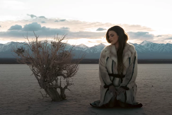 Martina Flores presenta su cuarto disco con un show integral en el Teatro del Bicentenario