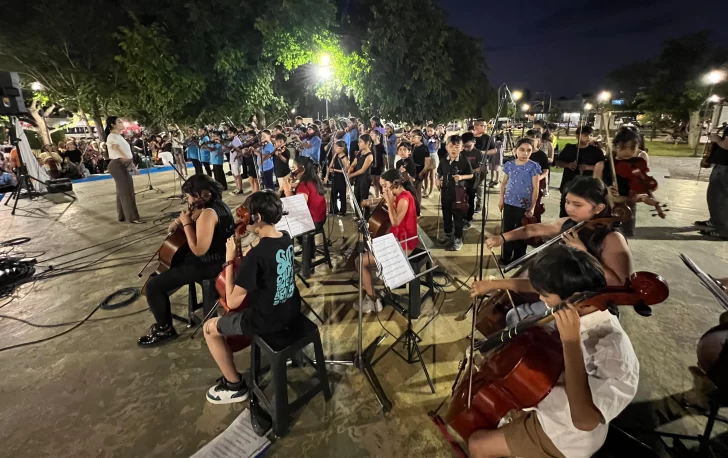 La Orquesta Escuela cerró el año con 250 chicos en un concierto al aire libre La Orquesta Escuela cerró el año con 250 chicos en un concierto al aire libre