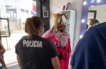 Detuvieron a la jefa de una banda que hacía entraderas mientras se hacía las mechitas en la peluquería