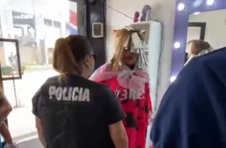 Detuvieron a la jefa de una banda que hacía entraderas mientras se hacía las mechitas en la peluquería