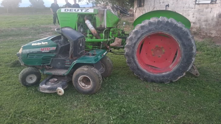 Un hombre y su pequeña hija de 2 años fueron aplastados por un tractor: quedaron internados con heridas graves Un hombre y su pequeña hija de 2 años fueron aplastados por un tractor: quedaron internados con heridas graves