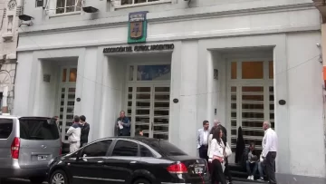 Pese al enfrentamiento que tiene con el “Chiqui” Tapia, el Gobierno de Milei aclaró que no está pensando en una intervención de la AFA