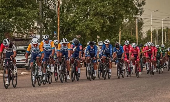 El Barrio Santo Domingo rinde su homenaje a las glorias del ciclismo El Barrio Santo Domingo rinde su homenaje a las glorias del ciclismo