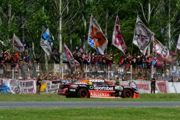 Tobías Martínez cerró el año con un vigésimo puesto del Turismo Carretera en La Plata Tobías Martínez cerró el año con un vigésimo puesto del Turismo Carretera en La Plata