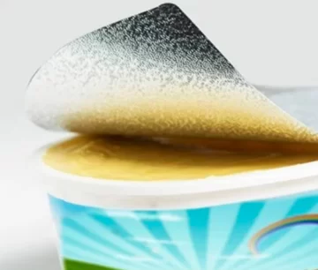 ¿La tapa de aluminio de los quesos se tiene que sacar?