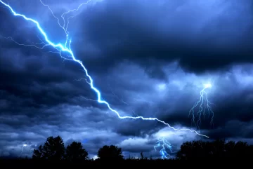 Los 16 aparatos que debés desenchufar durante una tormenta eléctrica para evitar incendios Los 16 aparatos que debés desenchufar durante una tormenta eléctrica para evitar incendios