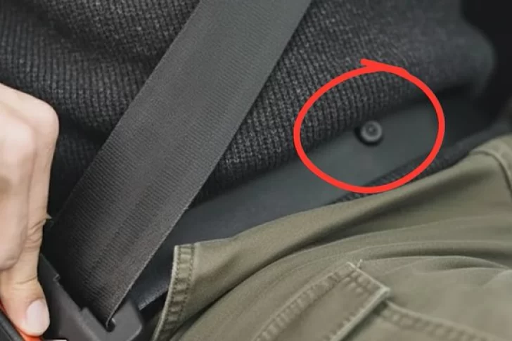 Para qué sirve el botón del cinturón de seguridad
