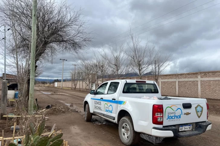 Por las fuertes lluvias, la Municipalidad de Jáchal asistió a unas 80 familias durante el fin de semana