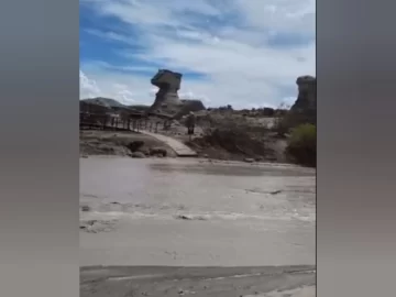 Suspendieron la actividad en Ischigualasto por circuitos anegados Suspendieron la actividad en Ischigualasto por circuitos anegados