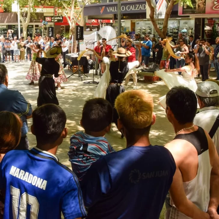La Fiesta de la Semilla y la Manzana de Iglesia llega hasta el cruce de las Peatonales La Fiesta de la Semilla y la Manzana de Iglesia llega hasta el cruce de las Peatonales