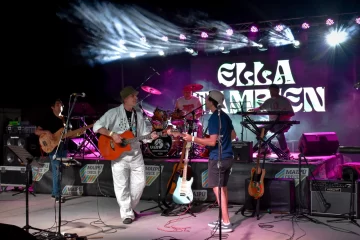 Tributo a Spinetta para cerrar “Una noche bajo las estrellas” en el Auditorio Juan Victoria Tributo a Spinetta para cerrar “Una noche bajo las estrellas” en el Auditorio Juan Victoria