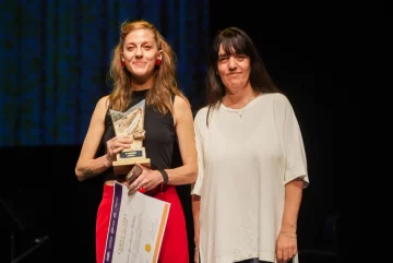 Luz Azcona y la historia “accidentada” que creció hasta convertirse en una novela que destaca el paisaje sanjuanino Luz Azcona y la historia “accidentada” que creció hasta convertirse en una novela que destaca el paisaje sanjuanino