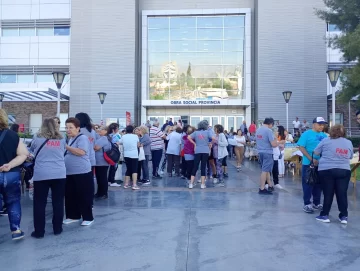 El Programa del Adulto Mayor de la OSP que contiene a casi 400 jubilados despidió el año con un importante encuentro El Programa del Adulto Mayor de la OSP que contiene a casi 400 jubilados despidió el año con un importante encuentro