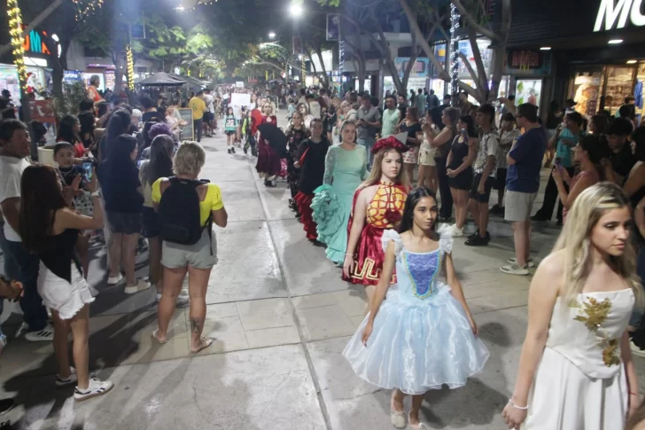 WhatsApp-Image-2025-12-20-at-09.36.51-728x485 Flasmob cruzando estilos 2