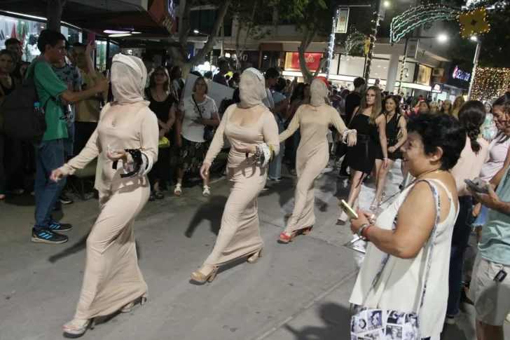 WhatsApp-Image-2025-12-20-at-09.36.52-728x485 Flasmob cruzando estilos 3