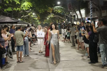 La moda y el diseño de indumentaria de San Juan impresionó en el cruce de las peatonales con un flahsmob La moda y el diseño de indumentaria de San Juan impresionó en el cruce de las peatonales con un flahsmob