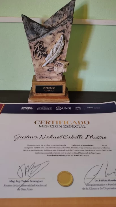 WhatsApp-Image-2025-12-22-at-14.43.39-1-410x728 Gustavo. San Juan Escribe