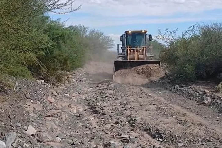En Sarmiento abren un camino clave para asegurar que el agua llegue a un pueblo