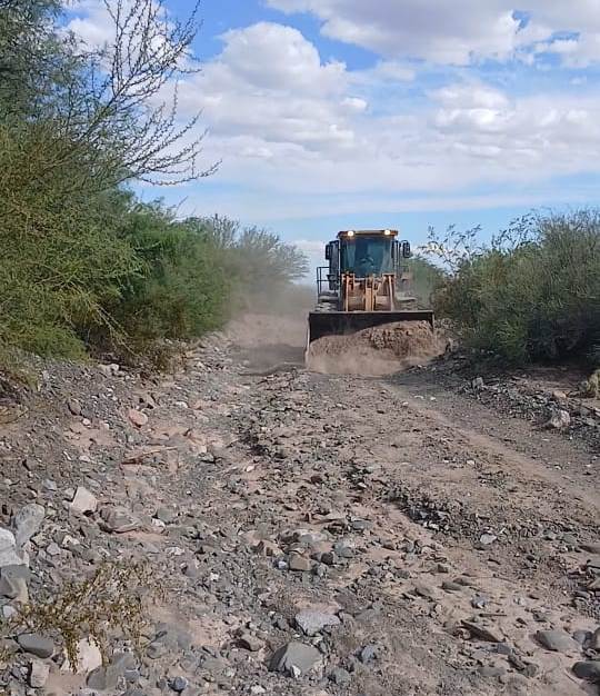 En Sarmiento abren un camino clave para asegurar que el agua llegue a un pueblo
