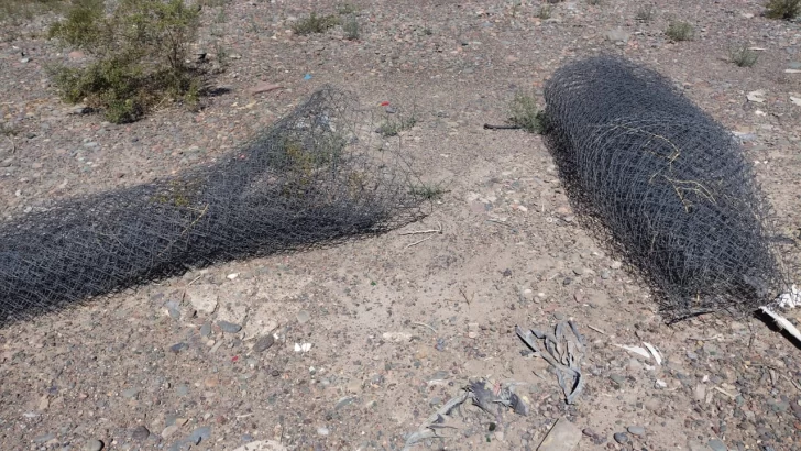 Robaron dos rollos de alambre perimetral y fueron capturados a toda velocidad en el barrio Parque Industrial Robaron dos rollos de alambre perimetral y fueron capturados a toda velocidad en el barrio Parque Industrial