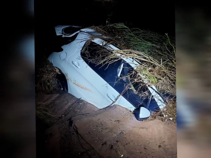 Casi una tragedia: dos tucumanos se salvaron de una crecida en Valle Fértil Casi una tragedia: dos tucumanos se salvaron de una crecida en Valle Fértil