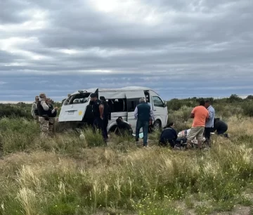 Volcó un utilitario en el que viajaban 15 personas: conmoción por la muerte de Roco Volcó un utilitario en el que viajaban 15 personas: conmoción por la muerte de Roco