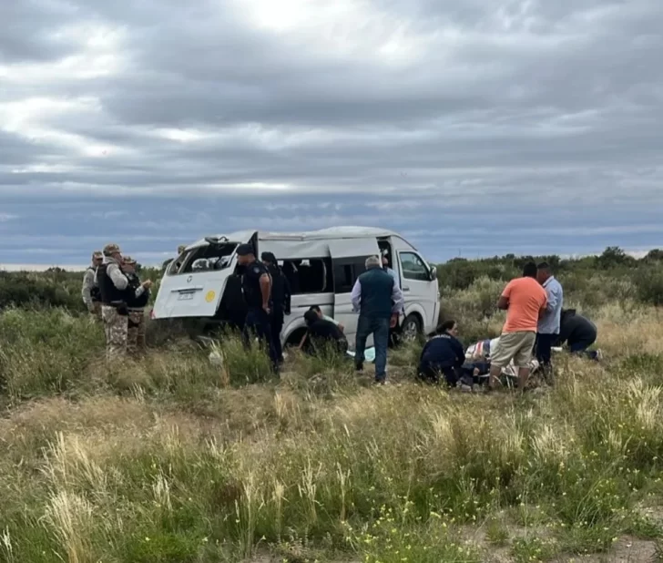 Volcó un utilitario en el que viajaban 15 personas: conmoción por la muerte de Roco Volcó un utilitario en el que viajaban 15 personas: conmoción por la muerte de Roco