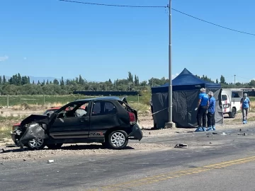 Una persona falleció y dos quedaron en estado delicado tras un vuelco en Ruta 40 Una persona falleció y dos quedaron en estado delicado tras un vuelco en Ruta 40