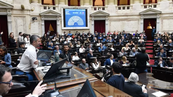 Tres diputados de Catamarca de la Unión por la Patria se pasaron a La Libertad Avanza Tres diputados de Catamarca de la Unión por la Patria se pasaron a La Libertad Avanza