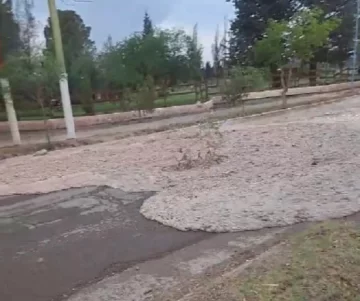 Llueve de manera intensa en el Gran San Juan, mientras que Calingasta fue el más afectado incluso con bajada de creciente