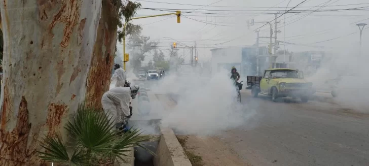 En Sarmiento, continúan con la lucha contra el dengue: operativos rotativos de fumigación en la villa cabecera En Sarmiento, continúan con la lucha contra el dengue: operativos rotativos de fumigación en la villa cabecera