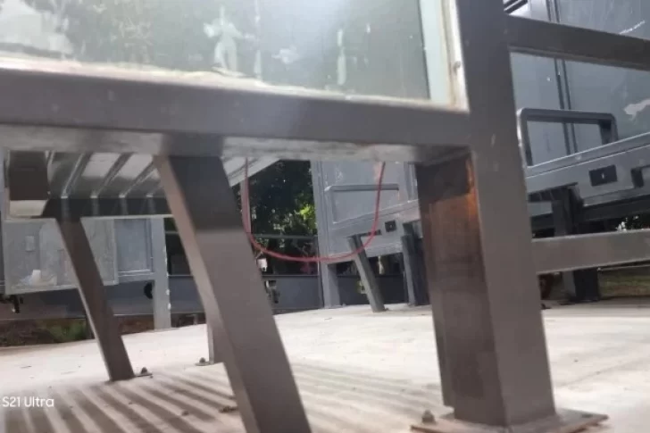 El municipio de Pocito salió a aclarar los supuestos motivos por los que el chico de 16 años recibió una descarga eléctrica en una parada de colectivo