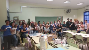 Campaña inédita contra la pirotecnia: confeccionan estrellas azules para colocar en las puertas de las casas donde viven chicos con autismo Campaña inédita contra la pirotecnia: confeccionan estrellas azules para colocar en las puertas de las casas donde viven chicos con autismo