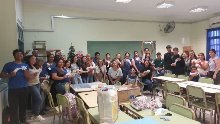 Campaña inédita contra la pirotecnia: confeccionan estrellas azules para colocar en las puertas de las casas donde viven chicos con autismo Campaña inédita contra la pirotecnia: confeccionan estrellas azules para colocar en las puertas de las casas donde viven chicos con autismo