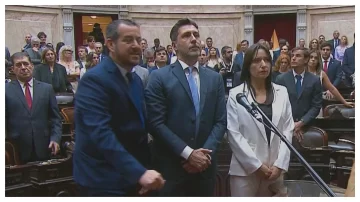 Quedó el micrófono abierto y un diputado hizo un comentario polémico sobre una nueva legisladora: “Qué buena que está”