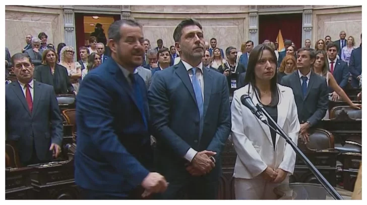 Quedó el micrófono abierto y un diputado hizo un comentario polémico sobre una nueva legisladora: “Qué buena que está” Quedó el micrófono abierto y un diputado hizo un comentario polémico sobre una nueva legisladora: “Qué buena que está”