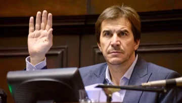 Escándalo en la AFA: la Justicia intenta localizar el celular de Faroni y le prohibió la salida del país Escándalo en la AFA: la Justicia intenta localizar el celular de Faroni y le prohibió la salida del país