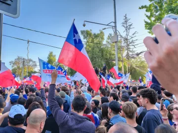 DIARIO DE CUYO en el comando central del nuevo presidente de Chile, José Antonio Kast: “El que no salta es zurdo” DIARIO DE CUYO en el comando central del nuevo presidente de Chile, José Antonio Kast: “El que no salta es zurdo”