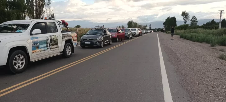 En la antesala de Año Nuevo, decenas de sanjuaninos aguardan más de 3 horas para pasar a Chile por Agua Negra En la antesala de Año Nuevo, decenas de sanjuaninos aguardan más de 3 horas para pasar a Chile por Agua Negra
