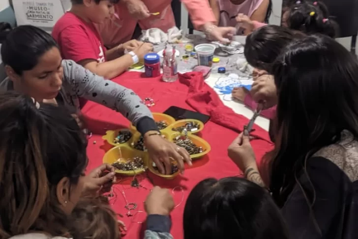 Piden donaciones de artículos de librería para entretener a los niños de los hospitales Rawson y Marcial Quiroga