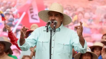 Maduro pidió “partirle los dientes” a EEUU y luego cantó “Don’t worry, be happy” Maduro pidió “partirle los dientes” a EEUU y luego cantó “Don’t worry, be happy”