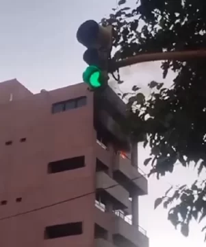 Un incendio en un coqueto edificio céntrico causó preocupación este lunes Un incendio en un coqueto edificio céntrico causó preocupación este lunes