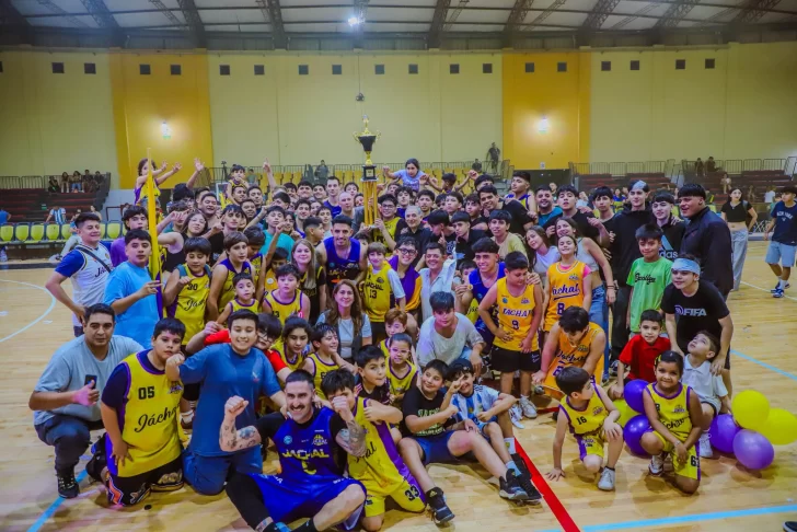 Jáchal Básquetbol Club volvió a la gloria y ganó el Clausura Jáchal Básquetbol Club volvió a la gloria y ganó el Clausura