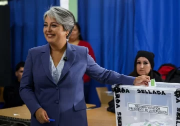 Jeannette Jara reconoció la derrota y felicitó a José Antonio Kast: “La democracia habló fuerte y claro” Jeannette Jara reconoció la derrota y felicitó a José Antonio Kast: “La democracia habló fuerte y claro”