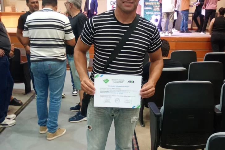 Leonardo Avila empezó a caminar en el umbral entre el arquero y el entrenador