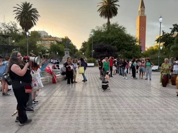 En Plaza 25 de Mayo se realizó una manifestación en contra de la modificación de la Ley de Glaciares
