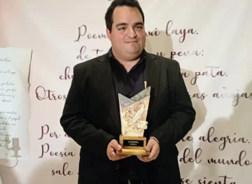 Maxi Martín, el bibliotecario que se inspiró en la pandemia para crear una novela de terror con escenario sanjuanino Maxi Martín, el bibliotecario que se inspiró en la pandemia para crear una novela de terror con escenario sanjuanino