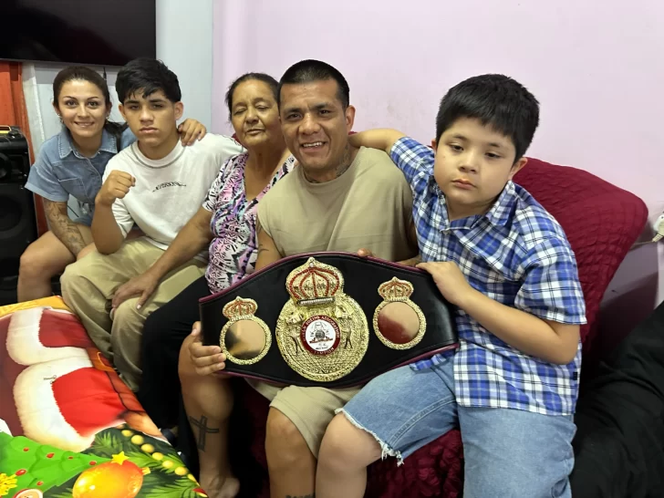 El día después de “Pacman”, el flamante campeón: entre milanesas, el cariño de su mamá y la visita a la Difunta Correa El día después de “Pacman”, el flamante campeón: entre milanesas, el cariño de su mamá y la visita a la Difunta Correa