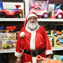 Tras 37 años de misión, Papá Noel colgó el trineo: por problemas de salud ya no visitará en Navidad a los niños en los hospitales