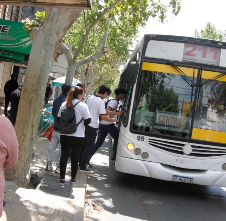 Boleto escolar gratuito: desde el 2026, cada alumno y docente deberá tener una tarjeta SUBE registrada a su nombre para acceder al beneficio